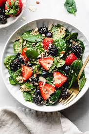 SPINACH SALAD WITH QUINOA
